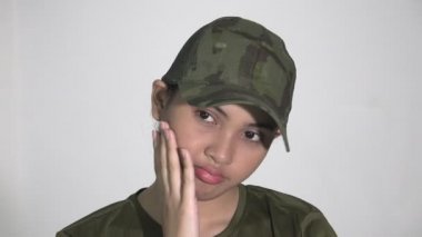 Hüzünlü Kadın Asker