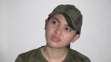 Stresli ya da Üzgün Kadın Asker