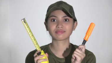 Tornavidalı Mutlu Bir Ordu Kadını