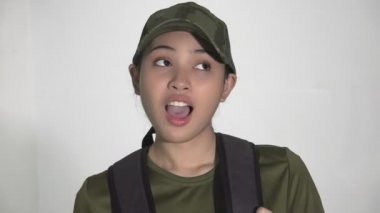 Yürüyen Bir Kadın Ordu Askeri