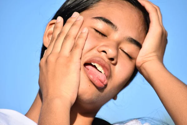 Изолированная Больная Дезориентированная Азиатка Подросток — стоковое фото