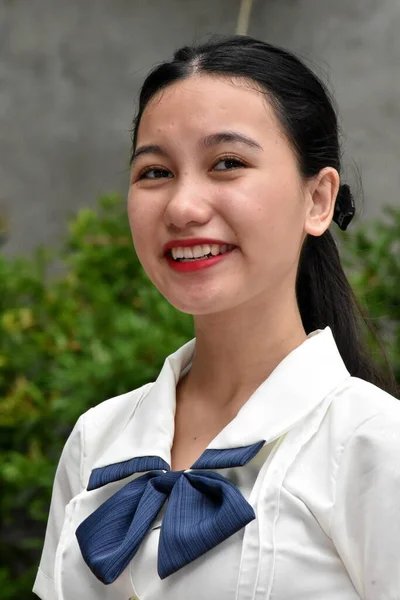Μια Χαμογελαστή Γυναίκα Φιλιππινέζα — Φωτογραφία Αρχείου