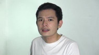 Yalnız Dans Eden Asyalı Bir Erkek