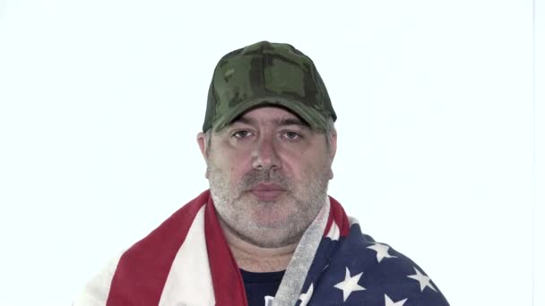 Army Veteran Saluting Flag — Vídeo de stock