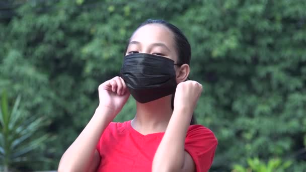Female Asian Child Facemask — Αρχείο Βίντεο