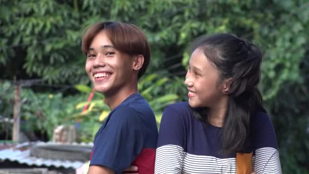 Счастливые Веселые Филиппинские Подростки — стоковое видео