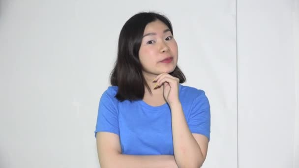 Confused Asian Female Woman Talking — Vídeos de Stock