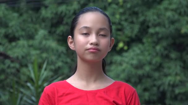 Poważne Azjatyckie Kobieta Dziewczyna Dziecko — Wideo stockowe