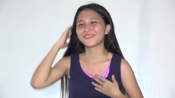Μια Έφηβη Ασιάτισσα Που Γελάει Απομονωμένη — Αρχείο Βίντεο
