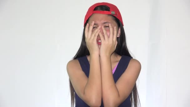 Irritado Ásia Menina Choro Vestindo Chapéu — Vídeo de Stock