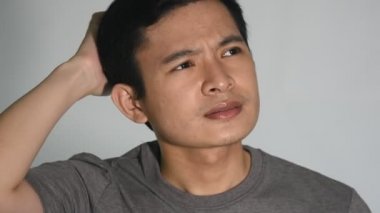 Kafası karışmış bir Asyalı adam tecrit edildi.