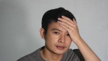 Unutkan bir Asyalı adam tecrit edildi.