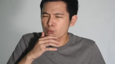 Hasta bir Asyalı adam tecrit edildi.