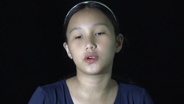 Serious Asian Teen Female Talking Isolated — Wideo stockowe