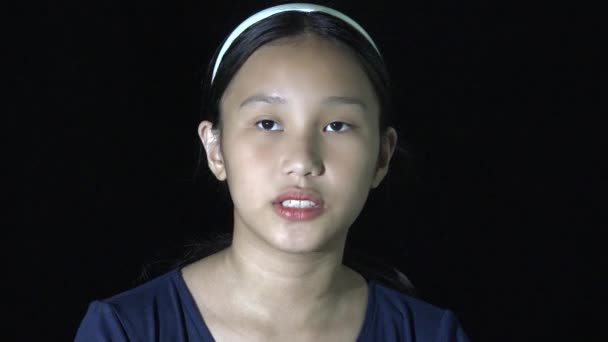 Serious Asian Girl Teen Talking Isolated — Vídeo de stock