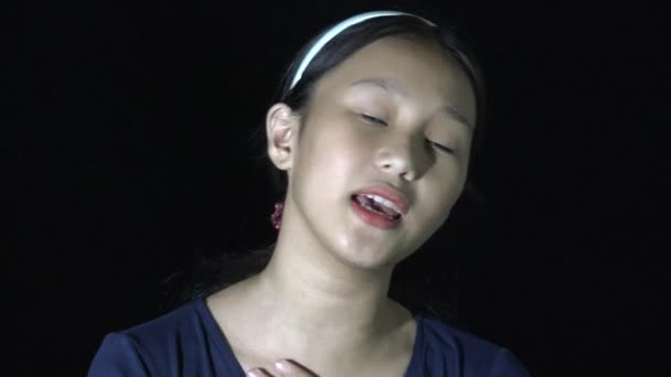 Asian Teen Girl Singing — 图库视频影像