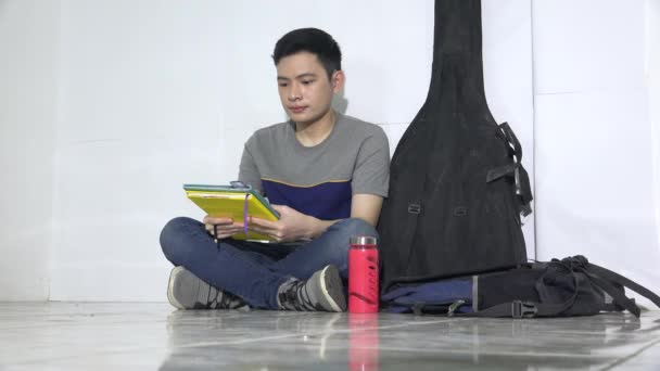 Music Student Studying Isolated — Vídeo de Stock
