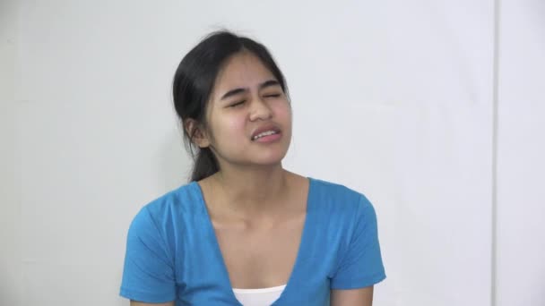 Stressed Asian Female Terisolasi — Stok Video