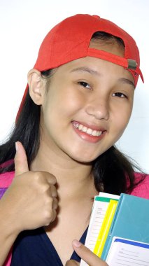 Mutlu Asyalı Bayan Öğrenci Kitaplarını İzole Edildi