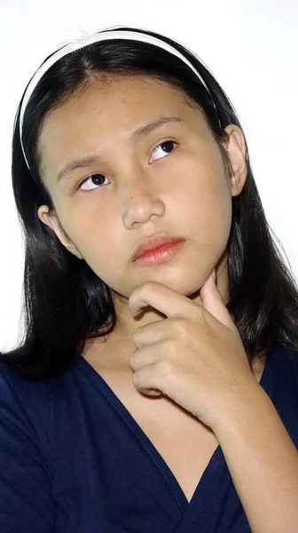 Een Verwarde Aziatische Vrouwelijke Tiener Portret — Stockfoto