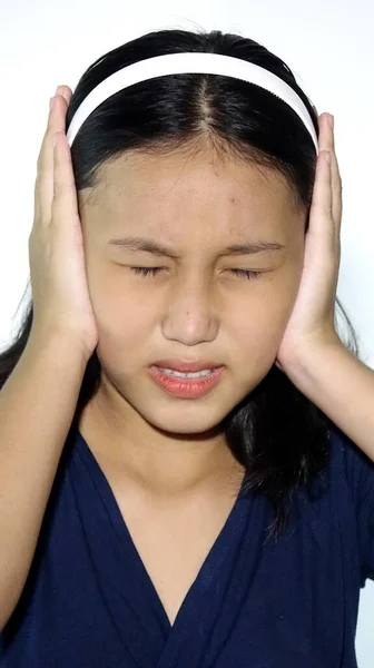 Стрессовый Портрет Азиатской Женщины Подростка Закрытыми Ушами — стоковое фото