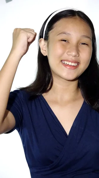 Ett Stolt Asiatiskt Kvinnligt Tonårsporträtt — Stockfoto