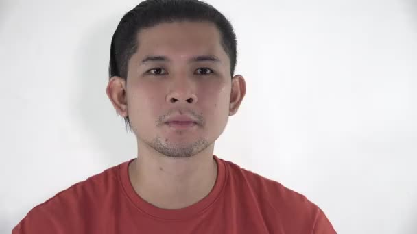 Serio Asiático Filipino Hombre Mirando — Vídeo de stock