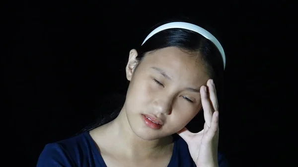 Stressad Tonåring Asiatisk Kvinna Isolerad Svart — Stockfoto