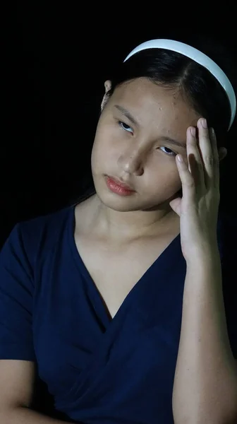 Orolig Asiatisk Flicka Ungdom Isolerad — Stockfoto