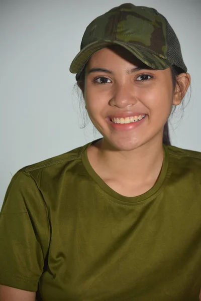 Tersenyum Tentara Perempuan — Stok Foto