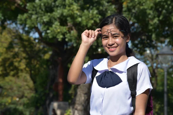 Gadis Remaja Yang Serius Dengan Kacamata — Stok Foto