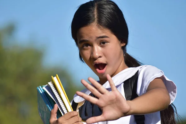 Estudiante Temerosa Usando Uniformes Escolares Que Sostienen Libros Texto — Foto de Stock