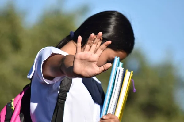 Envergonhado Bonito Minoria Pessoa Vestindo Escola Uniforme Segurando Livros — Fotografia de Stock