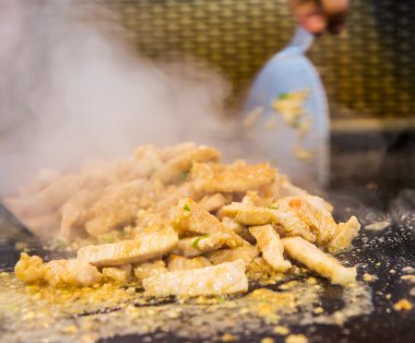 Kızarmış domuz eti biftek