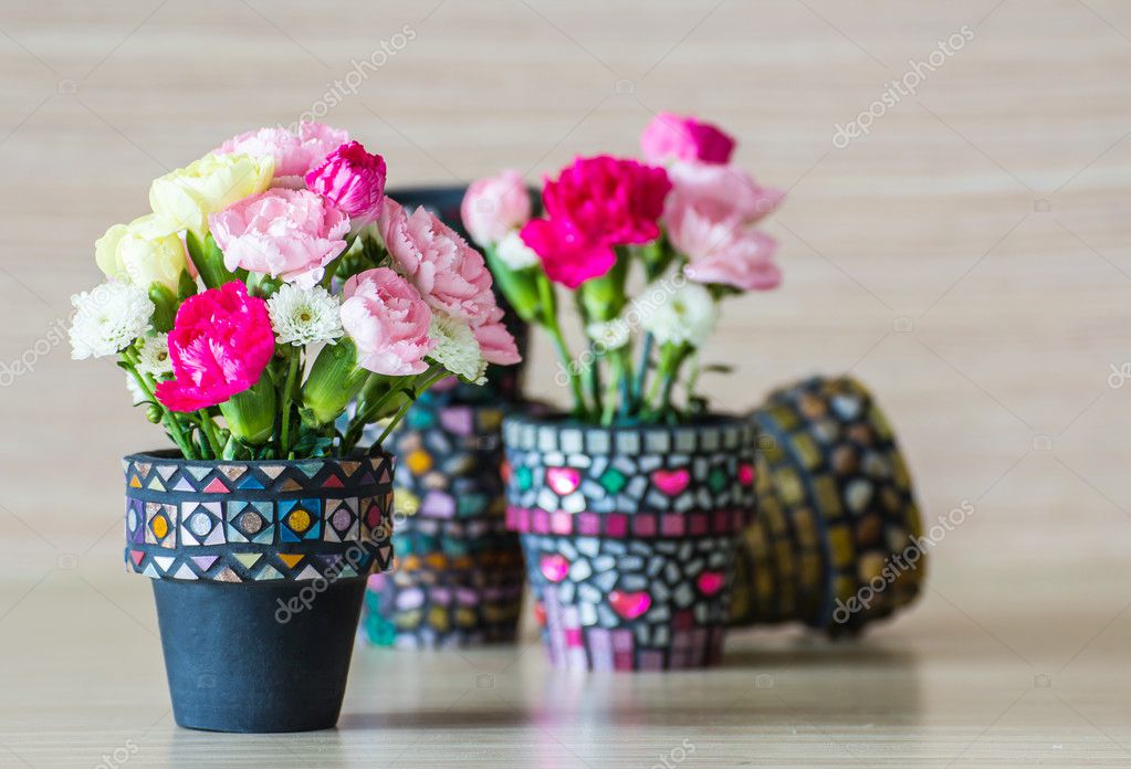 Carnation in mosaic flower pot — Stock Photo © Myimagine 38237519