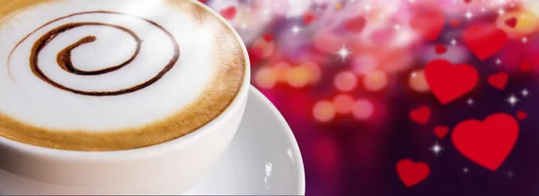 Taza de café y platillo en el fondo corazones — Foto de Stock