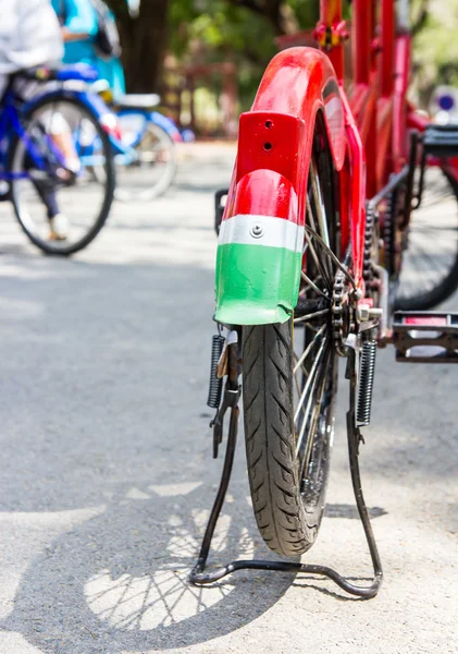 Fiets in het park. — Stockfoto