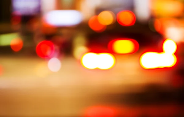 Tráfico nocturno. Desenfoque de movimiento . — Foto de Stock