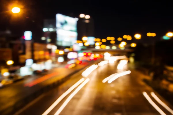 Nachtverkehr. Bewegungsunschärfe. — Stockfoto