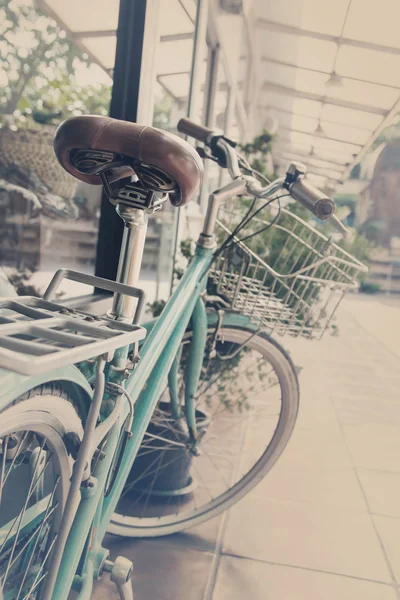 Винтажный велосипед — стоковое фото