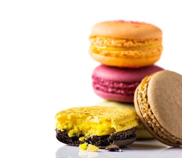 Macaron sur fond blanc — Photo