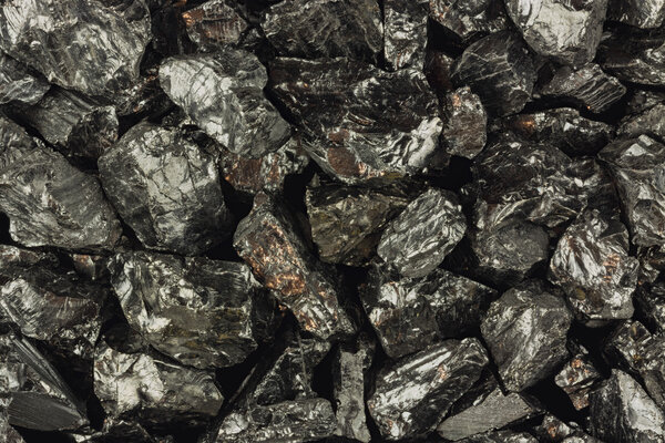 Pieces of raw coal