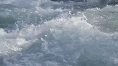 su akışı Nehri üzerinde