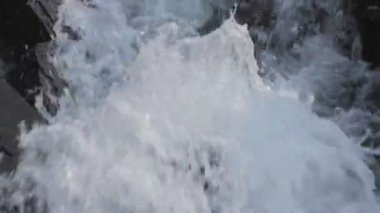 su akışı Nehri üzerinde