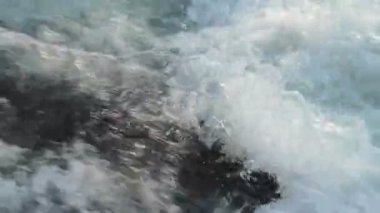 su akışı Nehri üzerinde