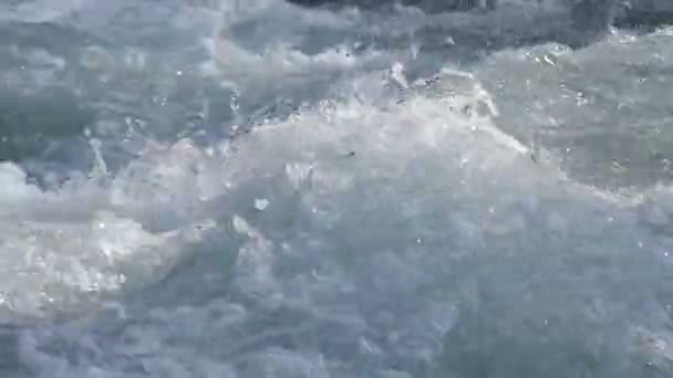 Cours d'eau sur la rivière 