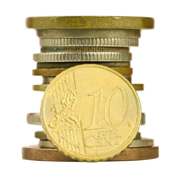 Münzhaufen mit Zehn-Cent-Euro isoliert — Stockfoto