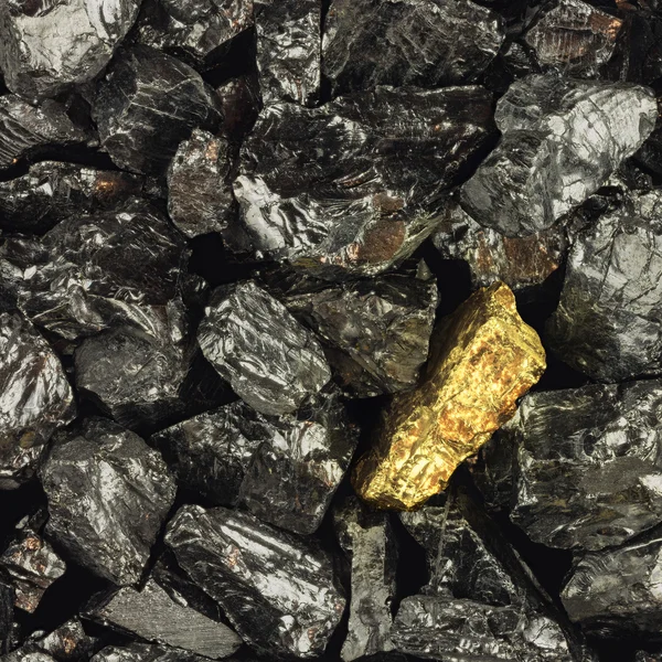 kömürlerin arka plan yakın çekim üzerinde Golden nugget