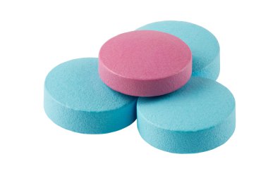 pembe beyaz zemin üzerine izole mavi haplar doğum kontrol hapı