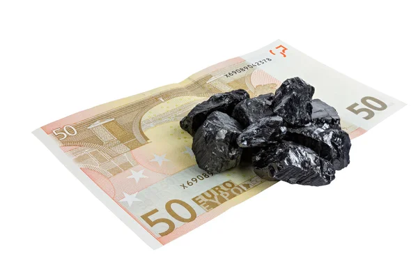 Padesát euro bankovek whith surového uhlí nugety na něm — Stock fotografie